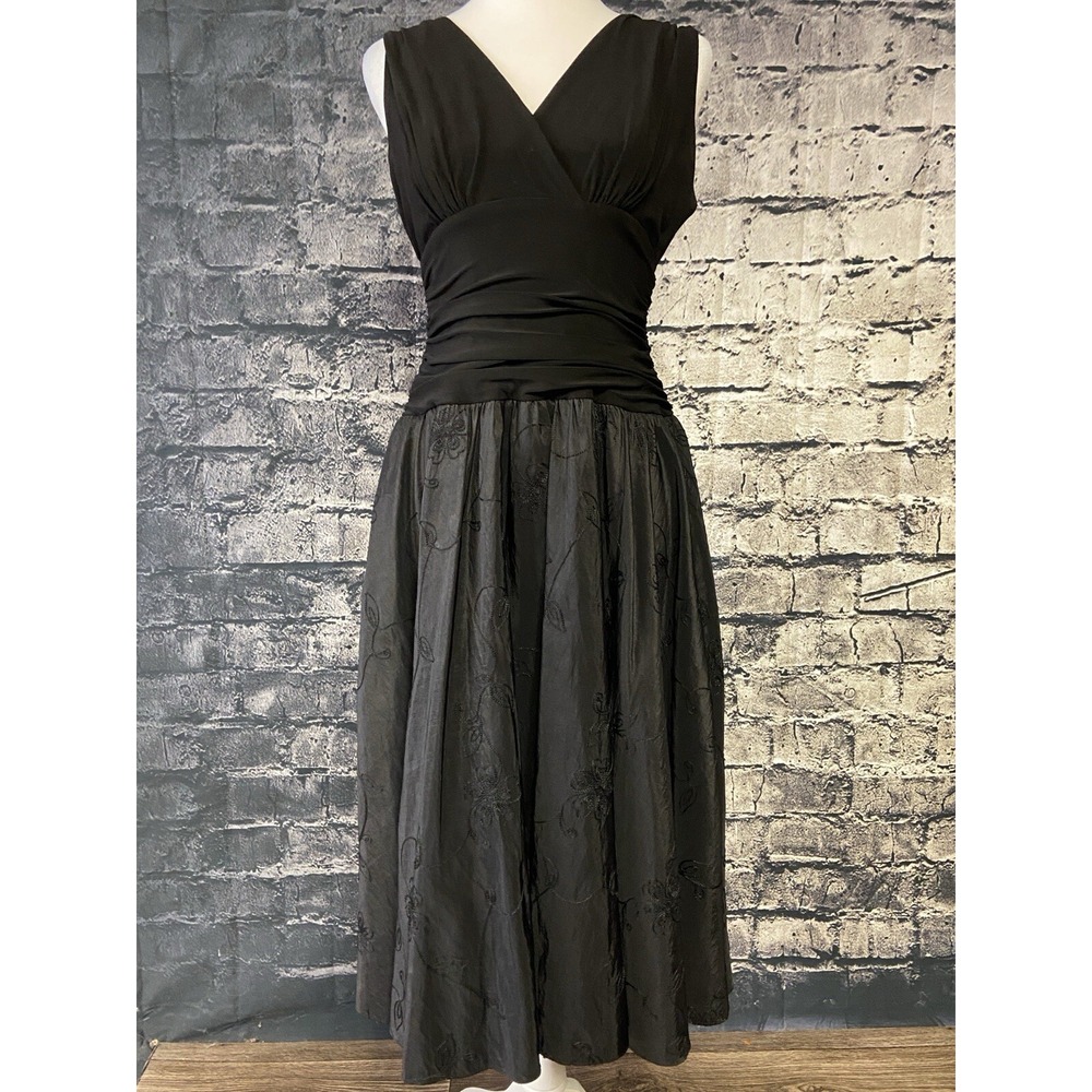S.L. Fashions Dress Womens 4P Black Sleeveless V-Neck Satin Waist Embroidered Mi